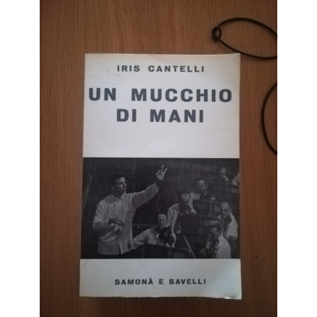 Un mucchio di mani